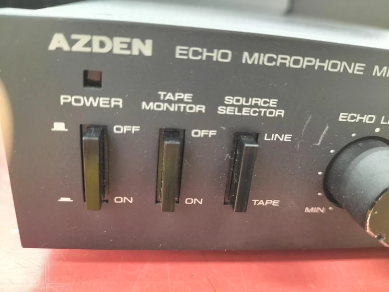 Table de mixage de microphones AZDEN AX-10