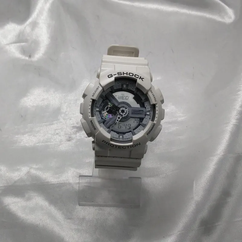 Montre numérique à quartz CASIO G-SHOCK GA-110C