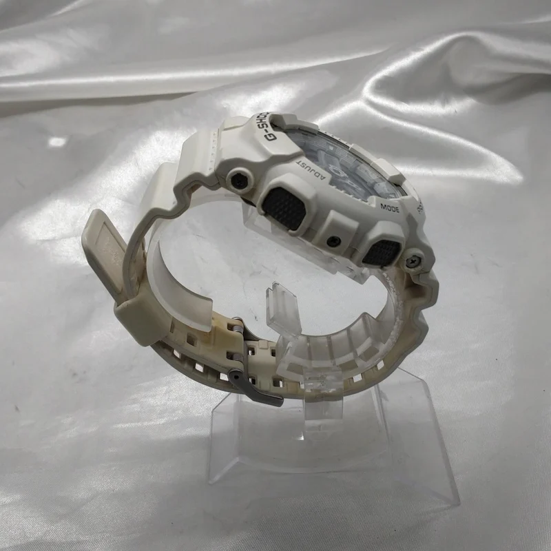 Montre numérique à quartz CASIO G-SHOCK GA-110C