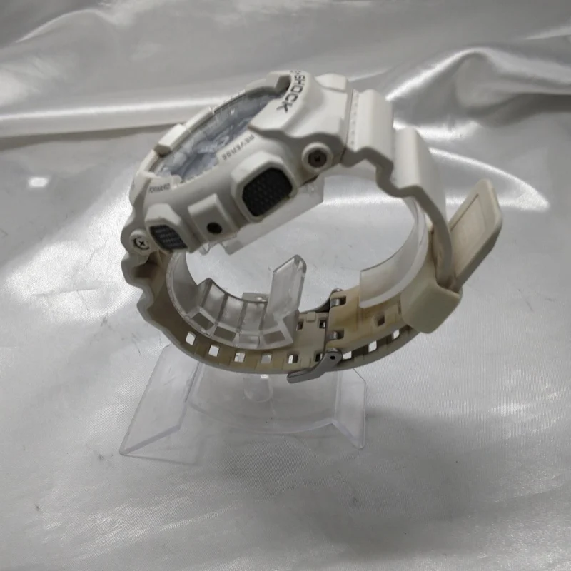 Montre numérique à quartz CASIO G-SHOCK GA-110C