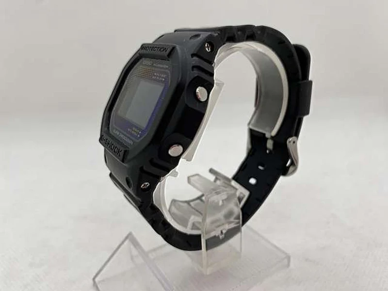 Montre CASIO G-SHOCK Digital série 5600 DW-5600RW