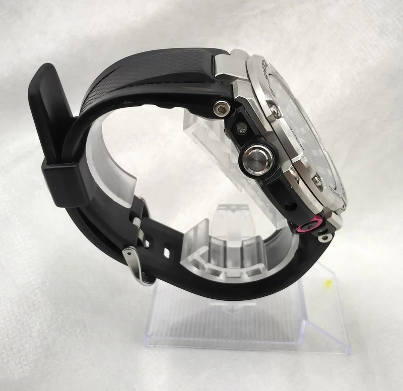 Montre CASIO G-SHOCK Tough Solar GST-B100 : rayures importantes