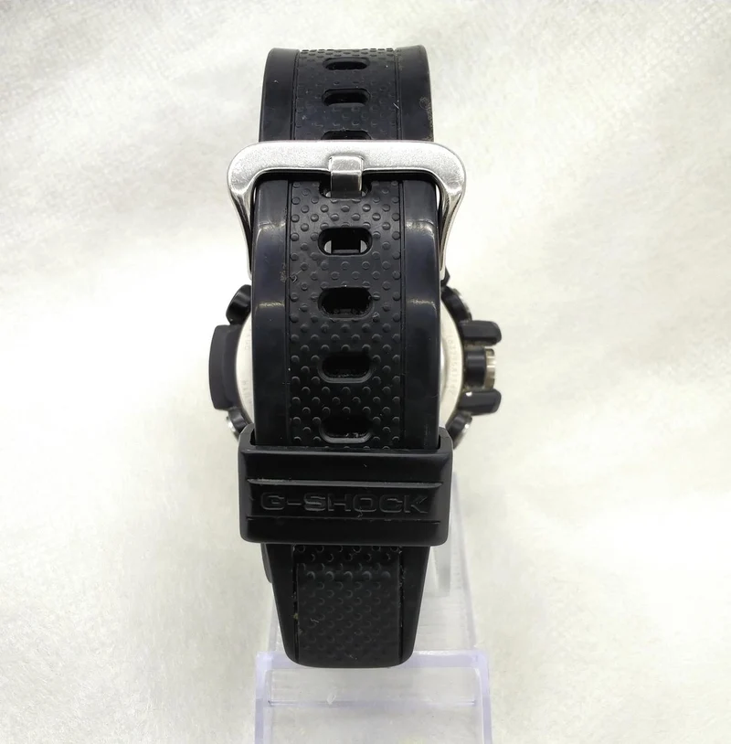 Montre CASIO G-SHOCK Tough Solar GST-B100 : rayures importantes