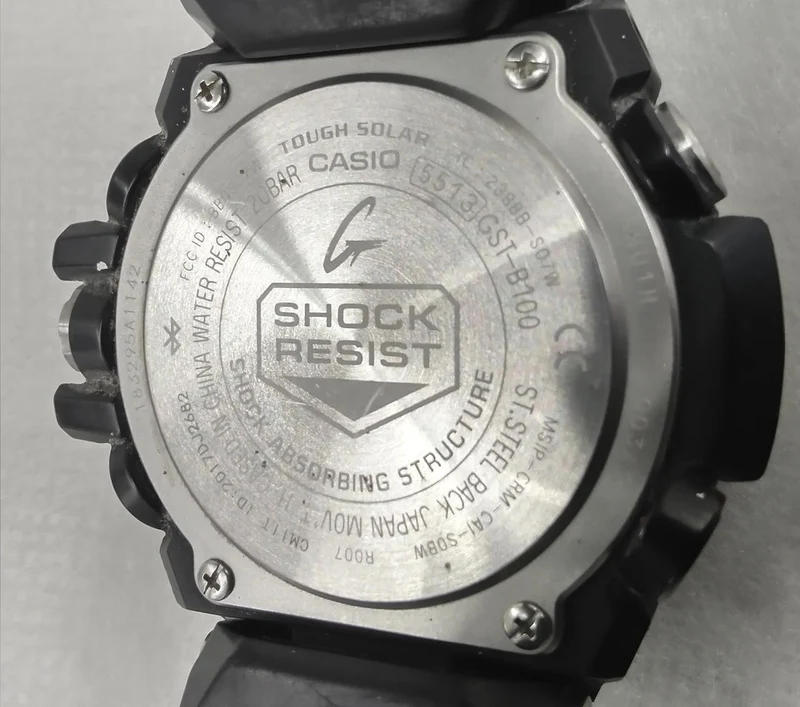 Montre CASIO G-SHOCK Tough Solar GST-B100 : rayures importantes