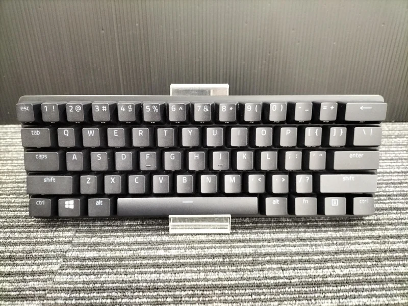 RAZER "When the desk is larger, the aim becomes sharper." HUNTSMAN MINI RZ03-0339