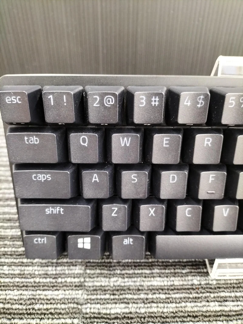 RAZER "When the desk is larger, the aim becomes sharper." HUNTSMAN MINI RZ03-0339