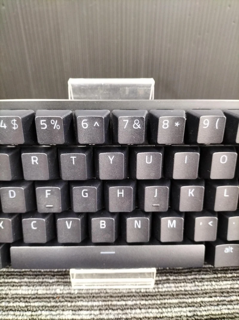 RAZER "When the desk is larger, the aim becomes sharper." HUNTSMAN MINI RZ03-0339