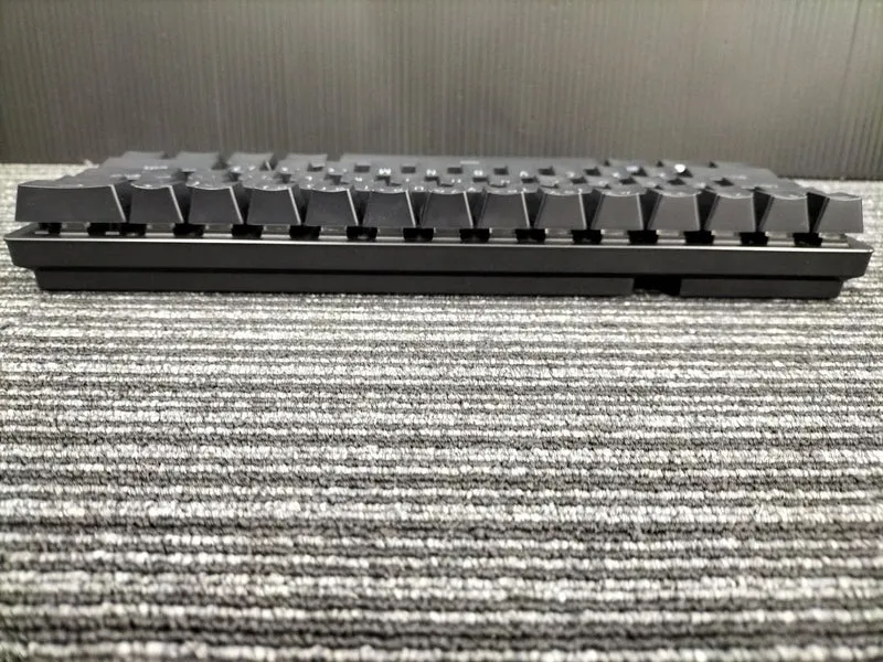 RAZER "When the desk is larger, the aim becomes sharper." HUNTSMAN MINI RZ03-0339