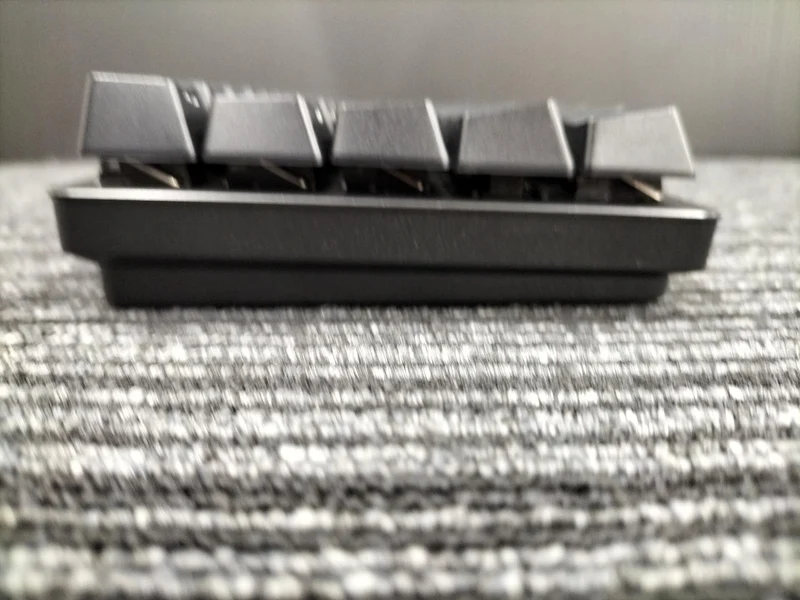 RAZER "When the desk is larger, the aim becomes sharper." HUNTSMAN MINI RZ03-0339