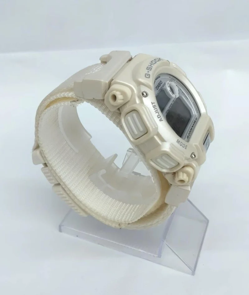 CASIO G-SHOCK DW-8800