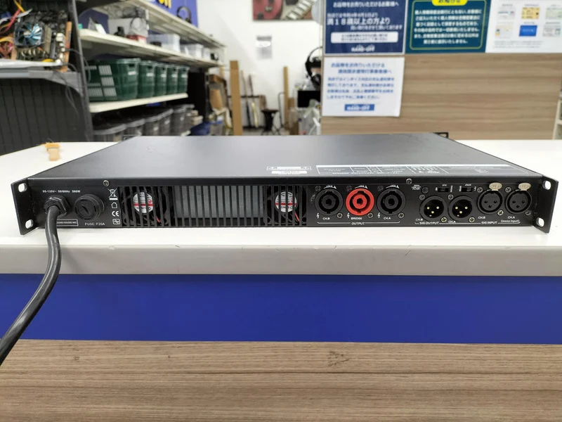 [À DÉCHETER] Amplificateur de puissance CLASSIC PRO PA DCP1400