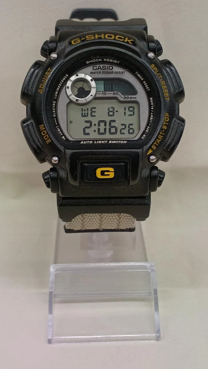 Montre-bracelet CASIO DW-9000